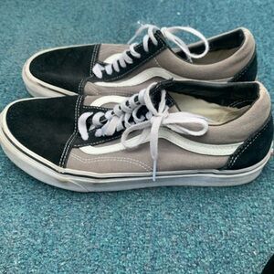 Size 9.5 women’s vans
